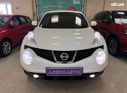 Nissan Juke 2012 белый - фото 3