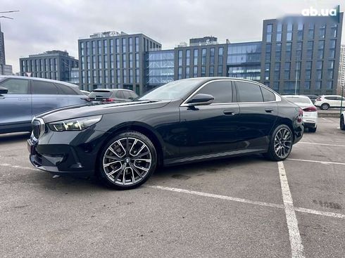 BMW 5 серия 2023 - фото 24