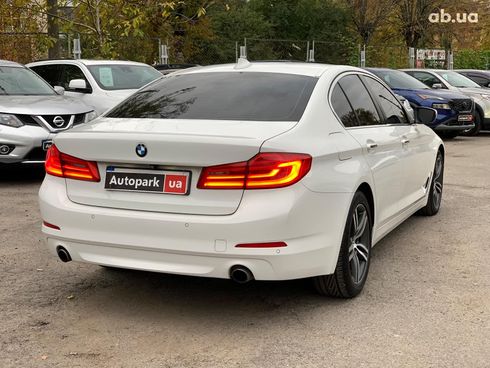 BMW 5 серия 2017 белый - фото 5