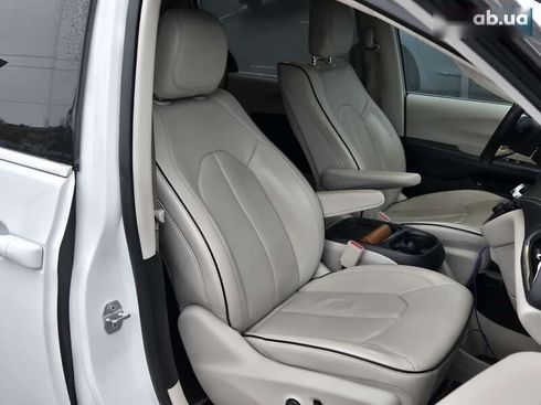 Chrysler Pacifica 2017 - фото 11