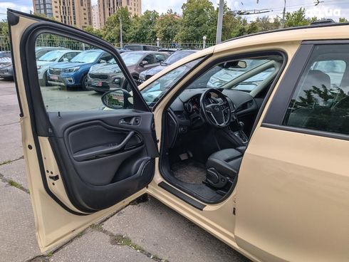 Opel Zafira 2015 бежевый - фото 13