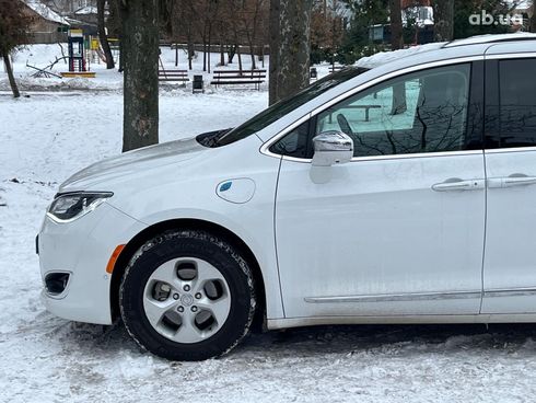 Chrysler Pacifica 2017 белый - фото 13
