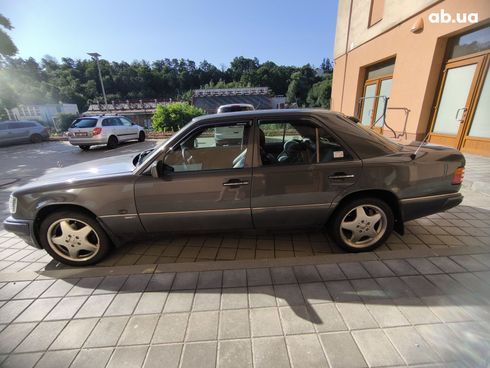 Mercedes-Benz E-Класс 1989 серый - фото 8