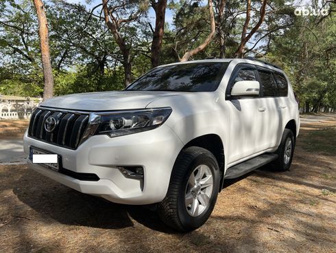 Toyota Land Cruiser Prado 2017 белый - фото 16