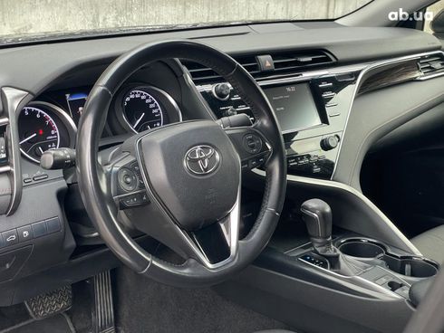 Toyota Camry 2018 черный - фото 13