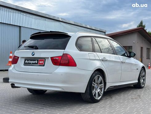 BMW 3 серия 2010 белый - фото 9