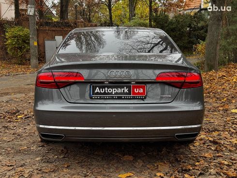 Audi A8 2016 серый - фото 17