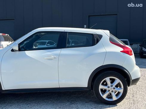 Nissan Juke 2011 белый - фото 11