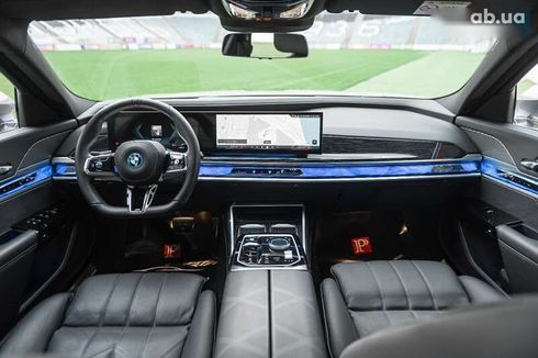 BMW i7 2023 - фото 28