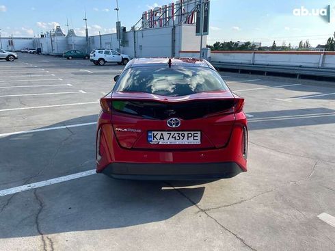 Toyota Prius 2017 - фото 6