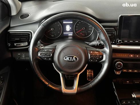 Kia Stonic 2020 красный - фото 15