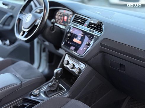 Volkswagen Tiguan 2017 белый - фото 23