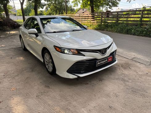 Toyota Camry 2020 белый - фото 3