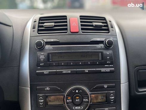 Toyota Auris 2011 - фото 29