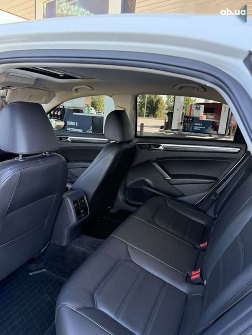 Volkswagen Passat 2017 - фото 23