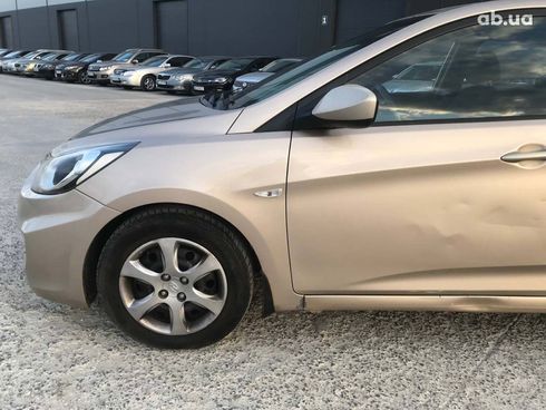 Hyundai Accent 2013 бежевый - фото 8