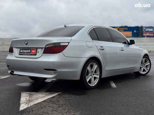 BMW 5 серия 2005 серый - фото 10