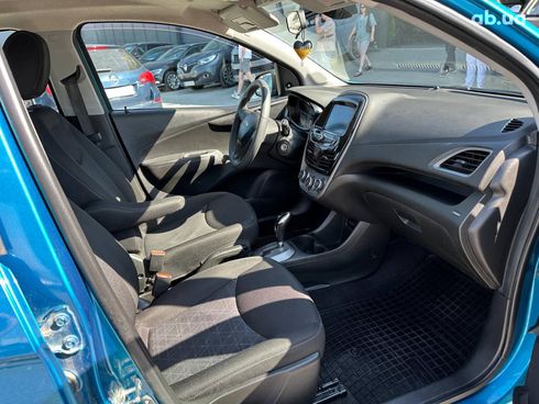Chevrolet Spark 2019 синий - фото 23