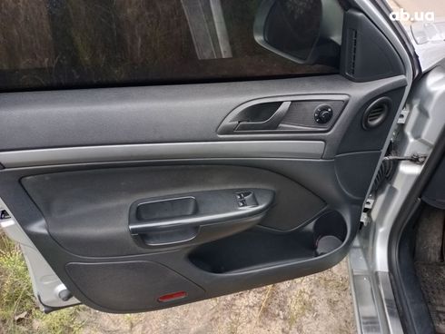 Skoda Octavia 2011 серебристый - фото 10