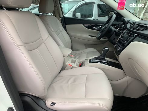 Nissan Rogue 2018 белый - фото 32