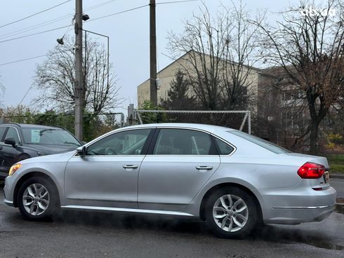 Volkswagen Passat 2016 серый - фото 11