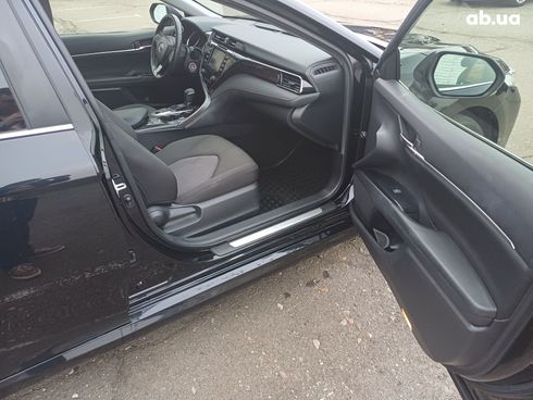 Toyota Camry 2020 черный - фото 10