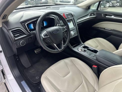 Ford Fusion 2017 белый - фото 22