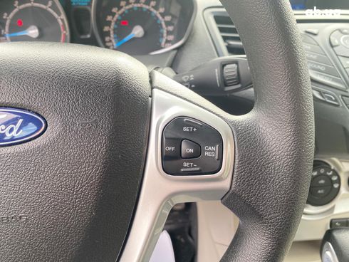 Ford Fiesta 2018 белый - фото 51
