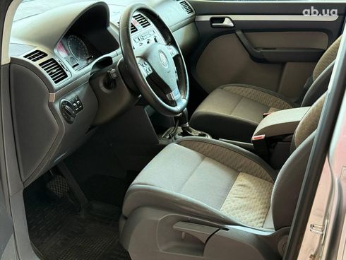 Volkswagen Touran 2008 серый - фото 10