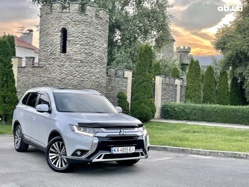 Mitsubishi Outlander 2020 - фото 4