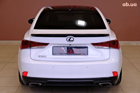 Lexus IS 2018 белый - фото 5