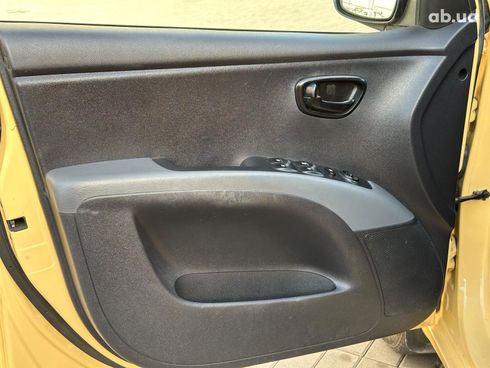 Hyundai i10 2009 желтый - фото 9