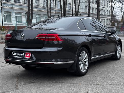 Volkswagen Passat 2018 серый - фото 14