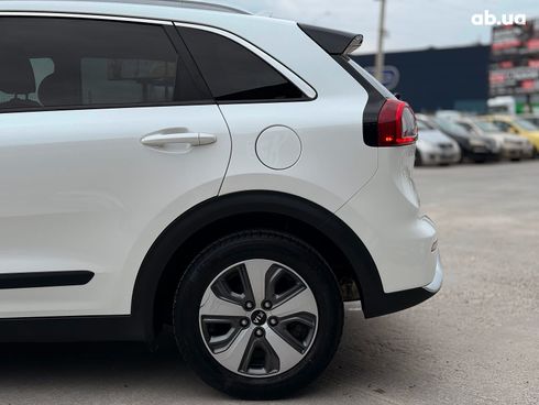 Kia Niro 2019 белый - фото 7