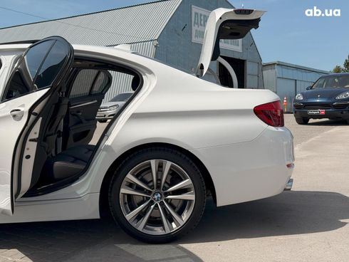 BMW 5 серия 2016 белый - фото 29