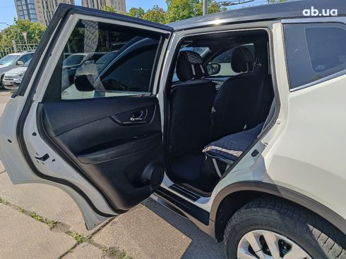 Nissan Rogue 2017 белый - фото 27