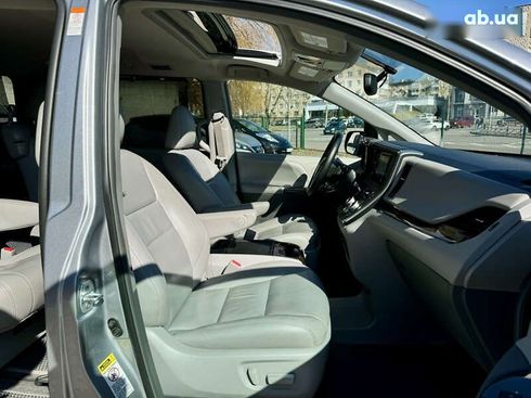 Toyota Sienna 2015 - фото 2