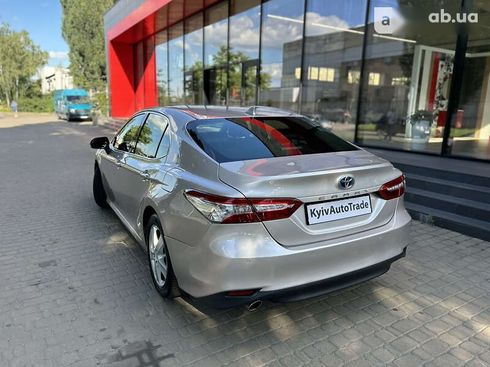 Toyota Camry 2020 - фото 12