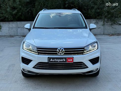 Volkswagen Touareg 2013 белый - фото 2