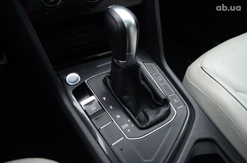 Volkswagen Tiguan 2018 белый - фото 13