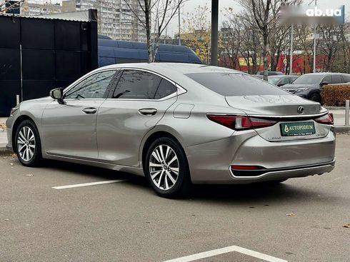Lexus ES 2020 - фото 17