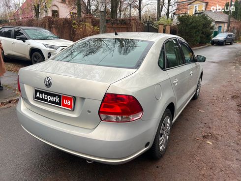 Volkswagen Polo 2013 бежевый - фото 14