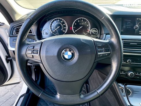 BMW 5 серия 2013 белый - фото 19