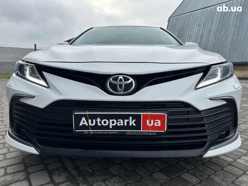 Toyota Camry 2021 белый - фото 28