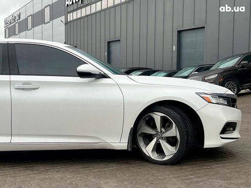 Honda Accord 2018 белый - фото 11