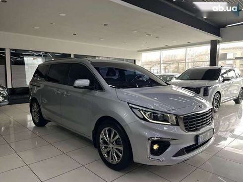 Kia Carnival 2019 - фото 3