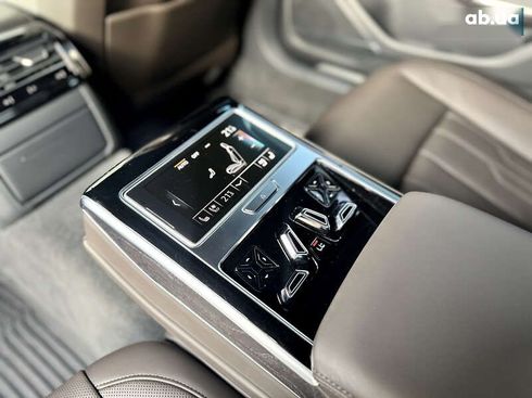 Audi A8 2021 - фото 30