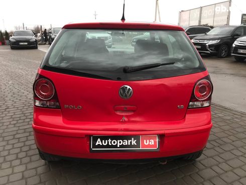 Volkswagen Polo 2005 красный - фото 6