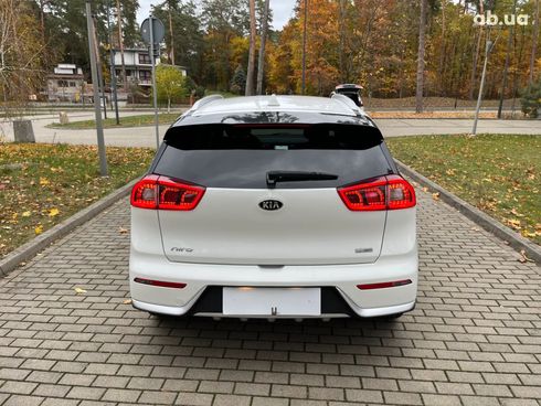 Kia Niro 2019 белый - фото 5