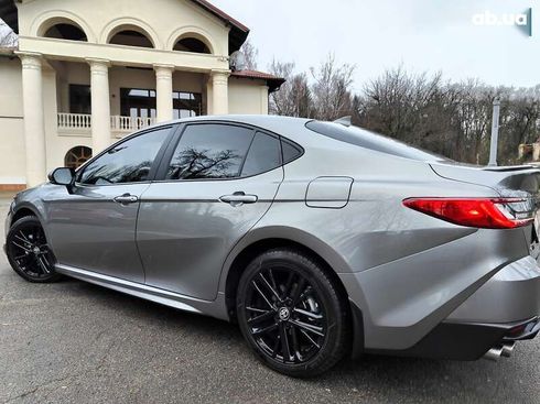 Toyota Camry 2024 - фото 11